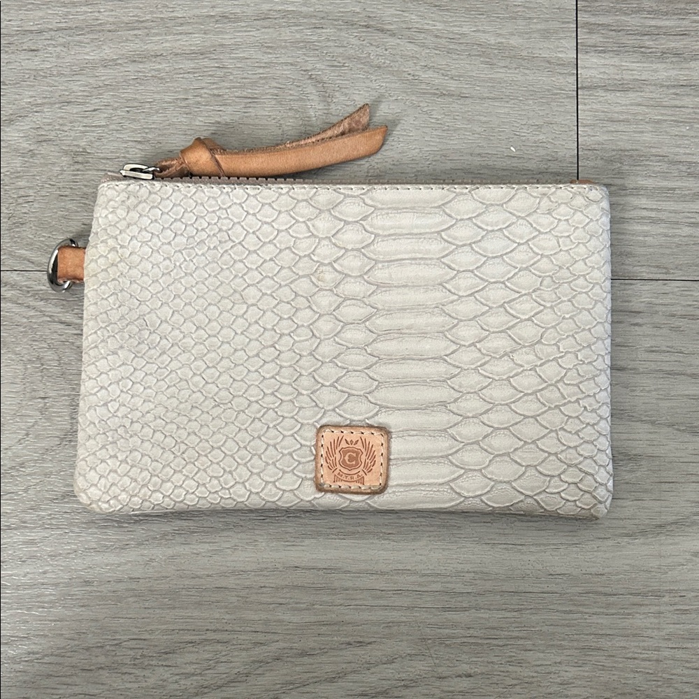Consuela pouch